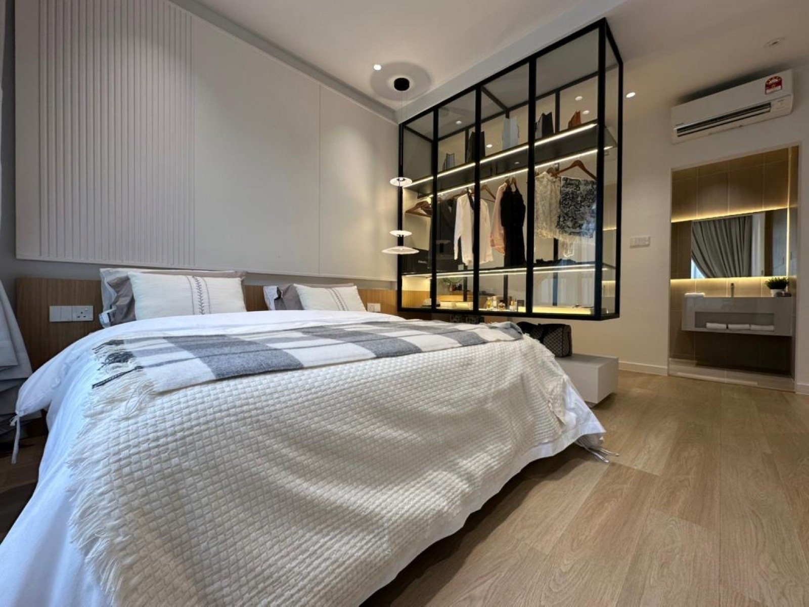 Tuan Pavilion show unit master bedroom